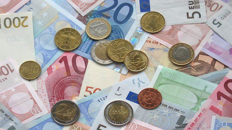 Болгарія.  Уряд ухвалив план запровадження євро з 1 січня 2024 року.