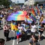Варшава.  Вулицями столиці проходить Парад рівності.  Цього року він приєднується до українського KyivPride
