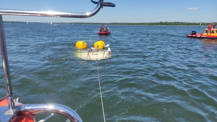 Озеро Талти.  Пожежники витягли з дна затонулий моторний човен.  Там померла 8-річна дитина