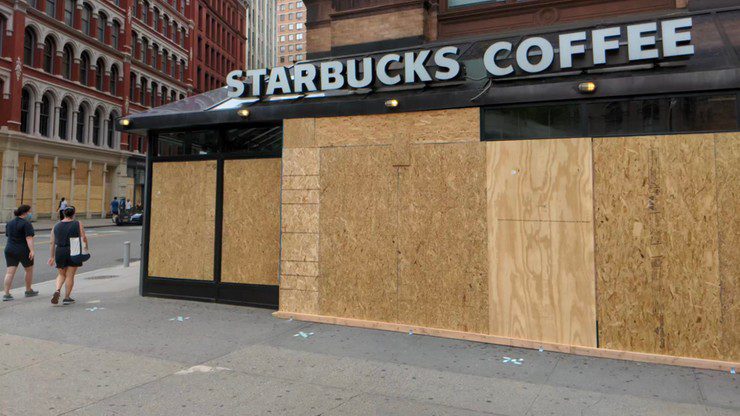 США.  Starbucks закроет 