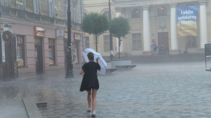 IMGW попереджає: бурі з градом майже по всій Польщі