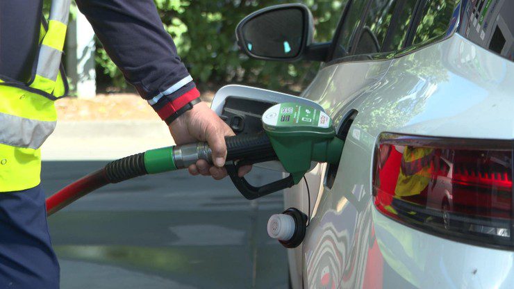 Експерт: Якщо ціни на паливо впадуть, то уряд подумає про збереження нижчого ПДВ