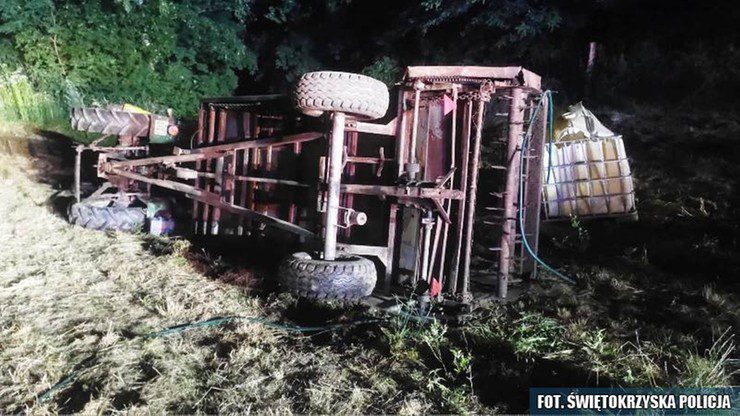 Свєнтокшиське: Трактор з причепом перекинувся на фермера.  45-річний чоловік помер