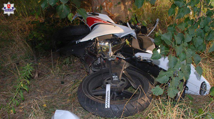 Мимовільний: Мотоцикліст врізався в дерево.  17-річний хлопець помер на місці