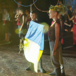 Незвичайна подія в Оссі.  Дім для дітей з України перетворився на оперу