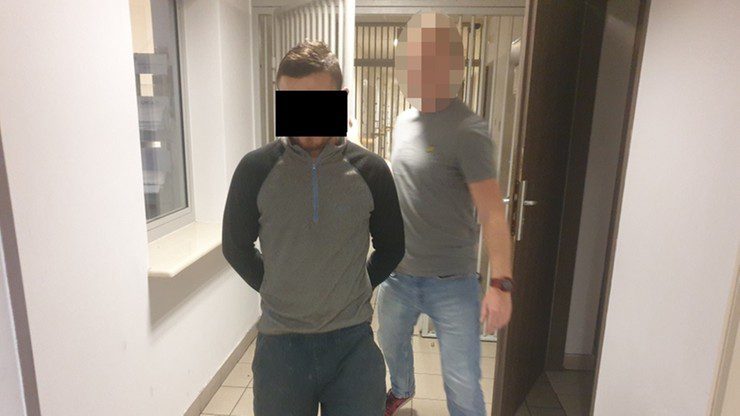 Варшава: 23-летний парень напал с ножом на своего тестя.  Мужу грозит тюрьма