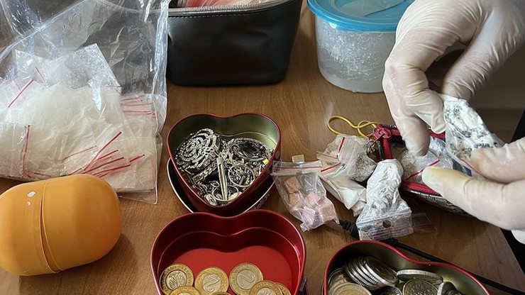 Поліцейські в Жорах знайшли наркотики в плюшевих іграшках