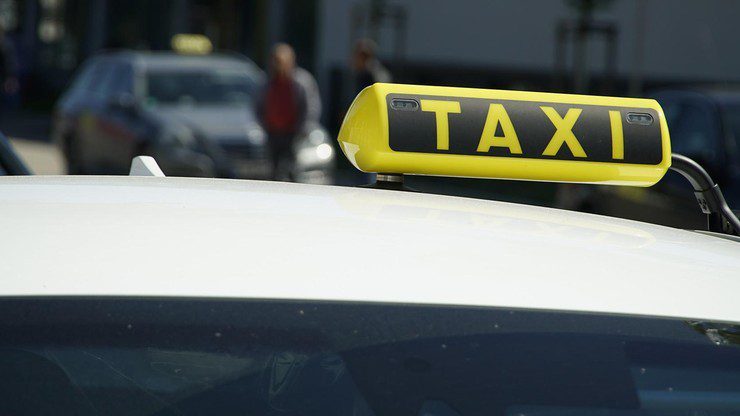 Авария в Варшаве.  Таксист потерял сознание за рулем.  60-летний мужчина скончался на месте