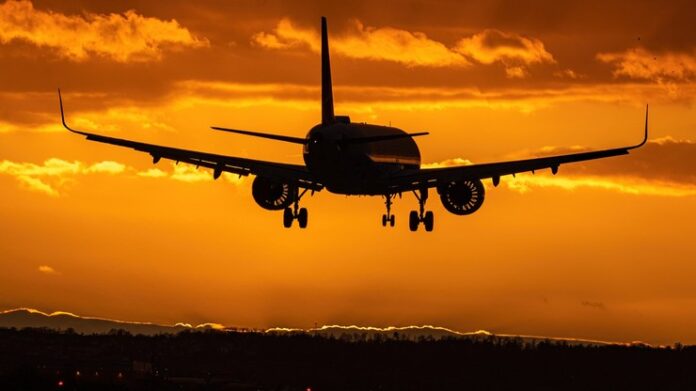 Велика Британія: Примарні рейси без пасажирів на борту.  Екоактивісти обурені