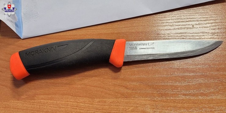 В автомобілі 37-річного чоловіка знайшли ніж