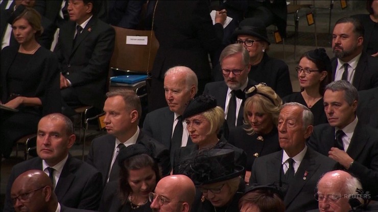 Похорони Єлизавети II.  Анджей Дуда сидів перед Джо Байденом.  чому
