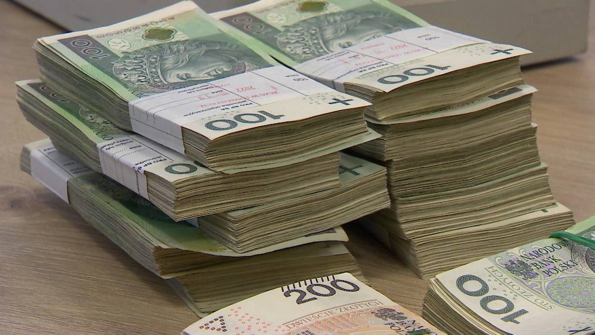 Який відсоток поляків заробляє в середньому по країні у 2024 році?  Результати можуть вас здивувати!