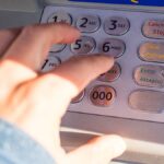 Перевірте, перш ніж вставляти картку в банкомат. Шахраї можуть стерти ваш обліковий запис